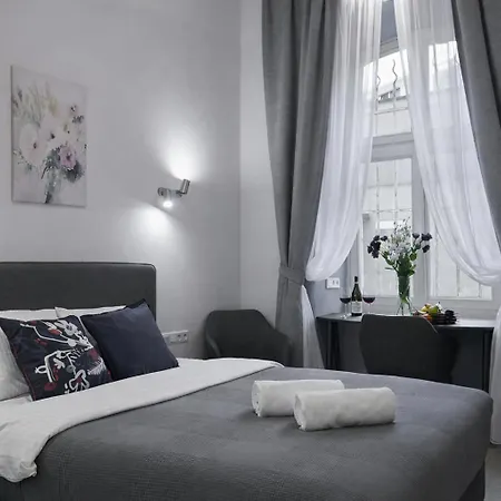B&B 7 Heaven Elegant Old Town
