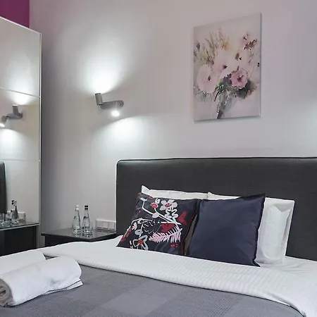 7 Heaven Elegant Old Town B&B *